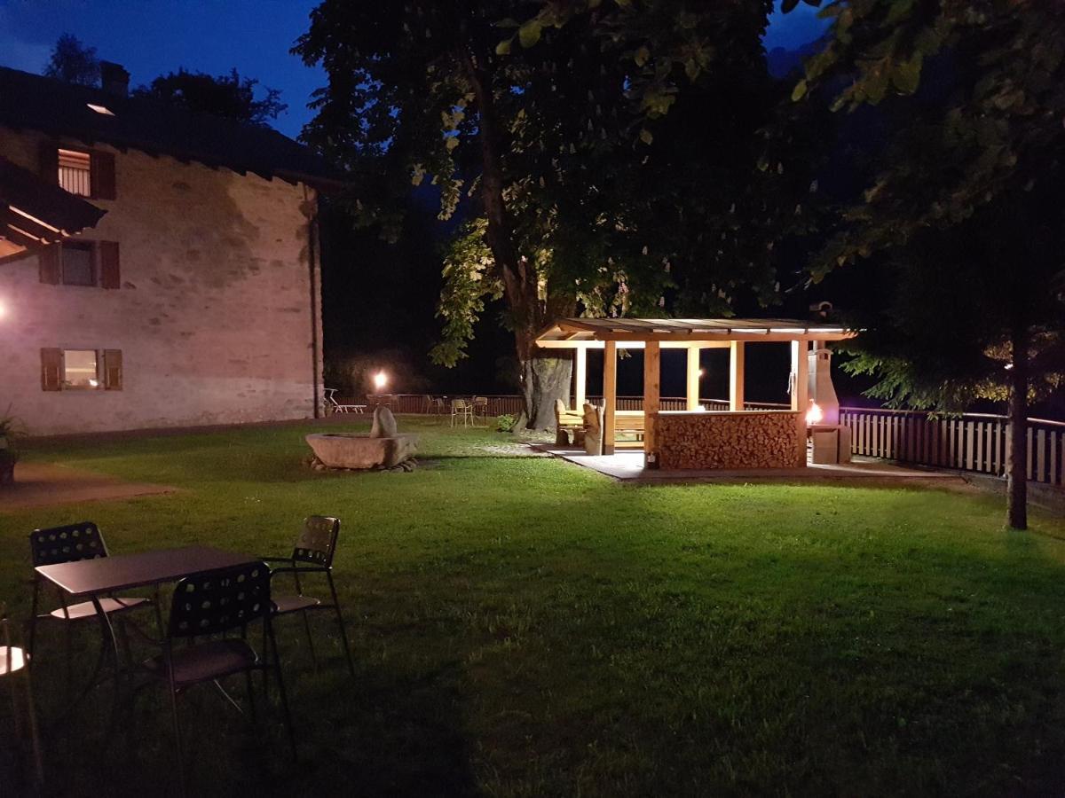 Villa Paradiso Parolari 蒂诺 外观 照片