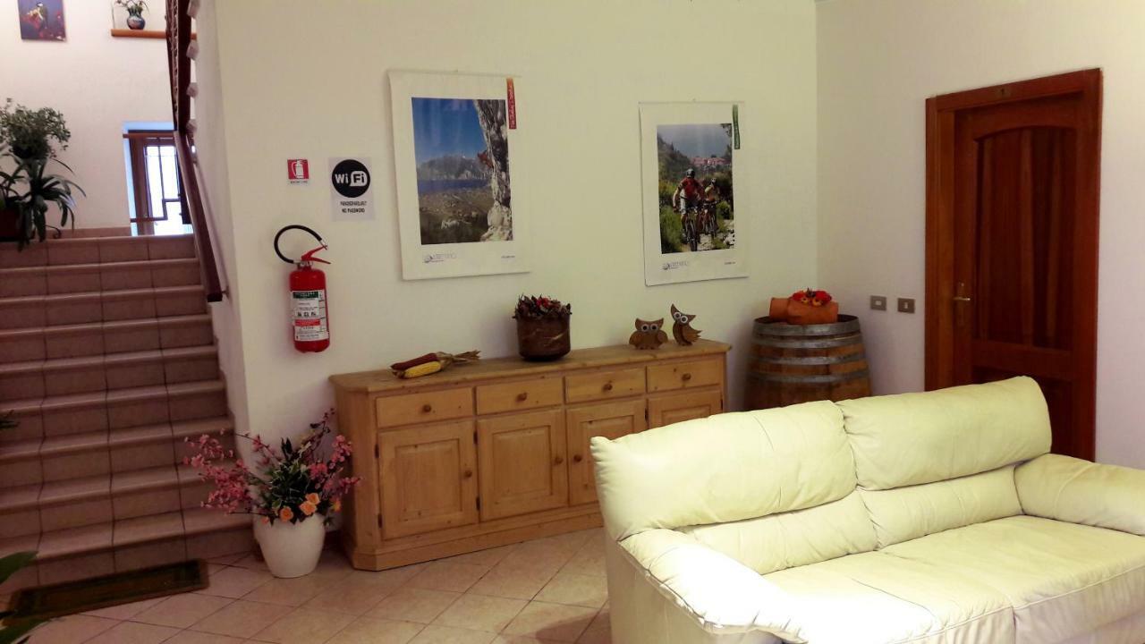 Villa Paradiso Parolari 蒂诺 外观 照片